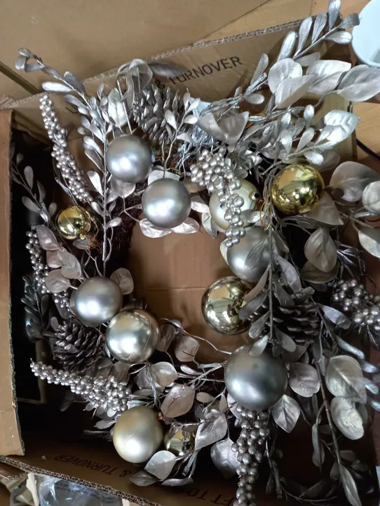 CHAMPAGNE AND GOLD PRE-LIT FESTIVE WREATH RRP £32.99