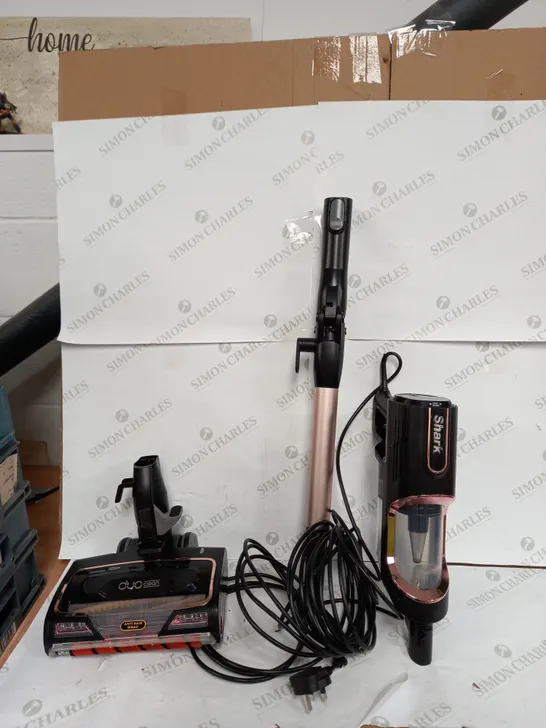 SHARK CORDED STICK VACUUM HZ500UKT