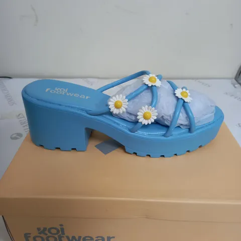 BRAND NEW BOXED PAIR OF KOI VEGAN LEATHER BLOOMING DAISY OASIS STRAPPY SLIDERS IN BLUE UK SIZE 7
