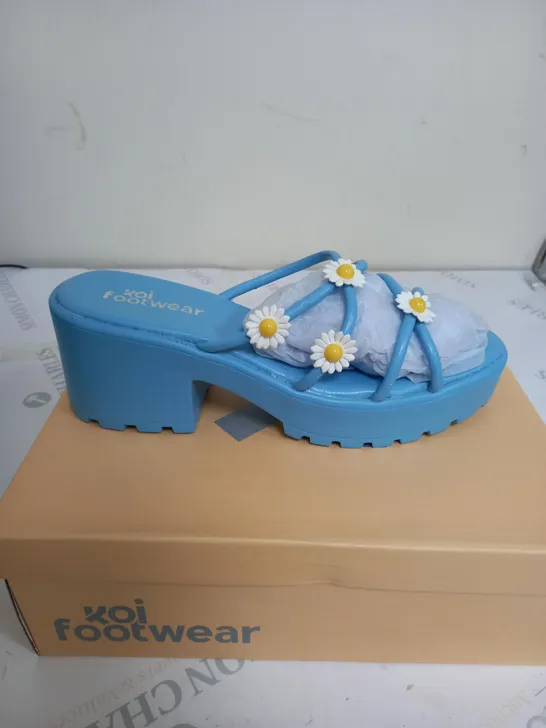 BRAND NEW BOXED PAIR OF KOI VEGAN LEATHER BLOOMING DAISY OASIS STRAPPY SLIDERS IN BLUE UK SIZE 7