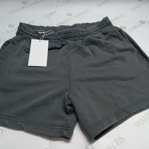 GYMSHARK GREY POWER WASHED SHORTS - L