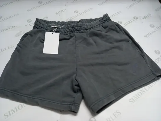 GYMSHARK GREY POWER WASHED SHORTS - L