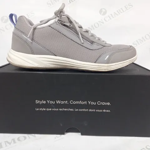 VIONIC AGILE CASSIS ZIP TRAINERS IN SLATE - SIZE 4.5