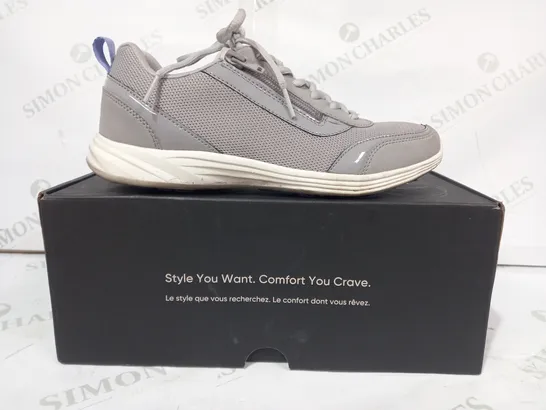 VIONIC AGILE CASSIS ZIP TRAINERS IN SLATE - SIZE 4.5