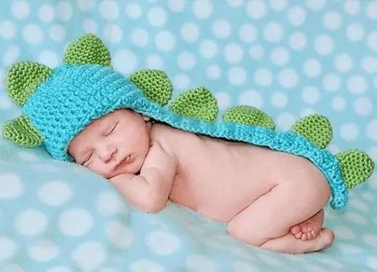 APPROXIMATELY 5 BRAND NEW CROCHET BLUE AND GREEN DINO HAT DRESS UP OUTFIT 