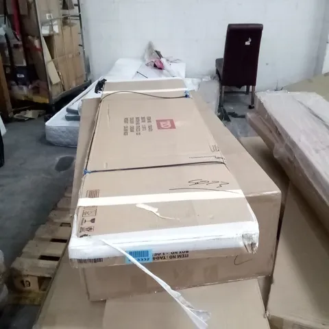 PALLET OF ASSORTED FURNITURE AND PARTS 