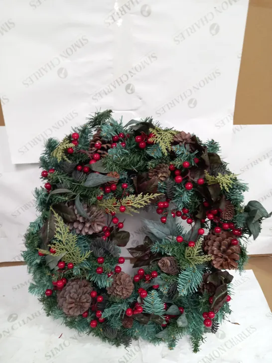 DESIGNER PRE-LIT RED BERRY CHRISTMAS WREATH - 80 CM RRP £44.99