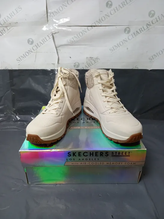 SKECHERS LADIES ANKLE BOOTS CREAM SIZE 6