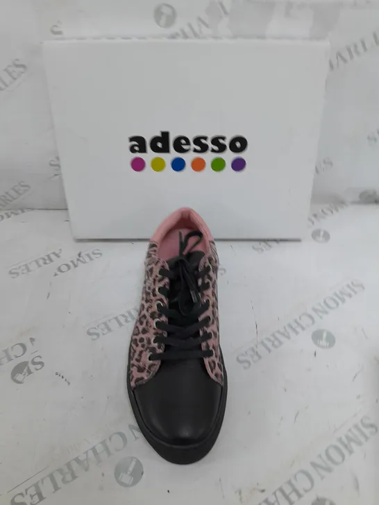 BOXED PAIR OF ADESSO PINK ANIMLA PRINT TRAINERS SIZE 6