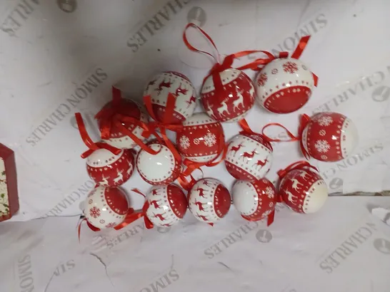 CHRISTMAS BAUBLE SET WITH BOX