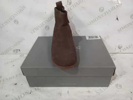 BOXED PAIR OF VIONIC LOW HEELED SIDE ZIP BOOTS IN BROWN UK SIZE 7