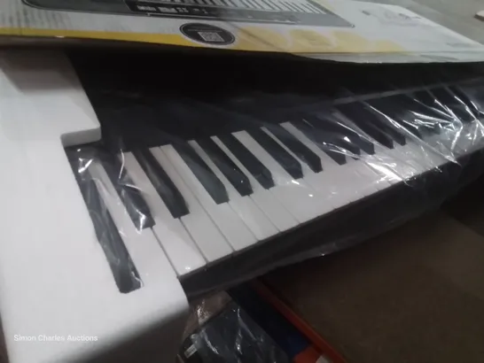 BOXED YAMAHA PSR-FS2 DIGITAL KEYBOARD