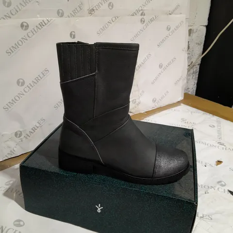 BOXED EMU MID LEG BOOT DARK GREY SIZE 9