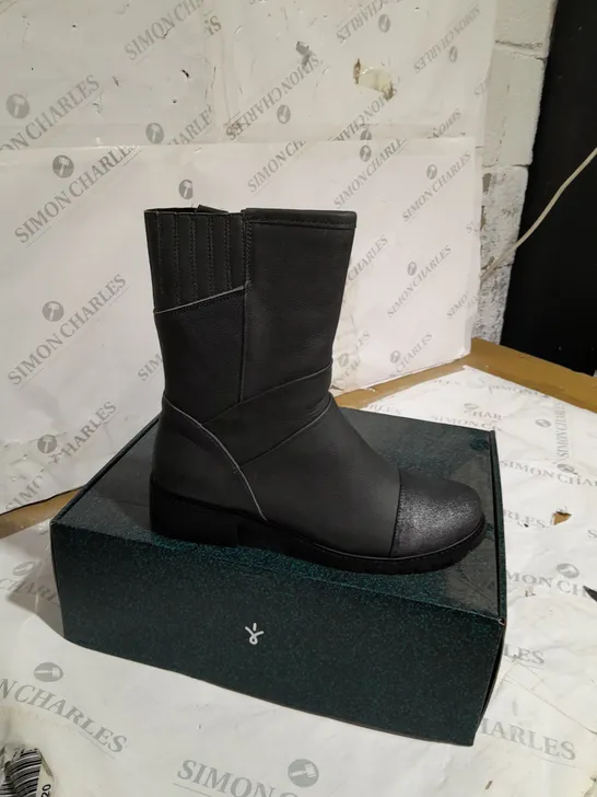 BOXED EMU MID LEG BOOT DARK GREY SIZE 9