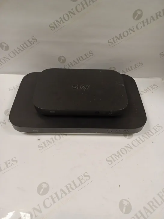 LOT OF 2 SKY BOXES TO INCLUDE MODELS EM150 AND ES240