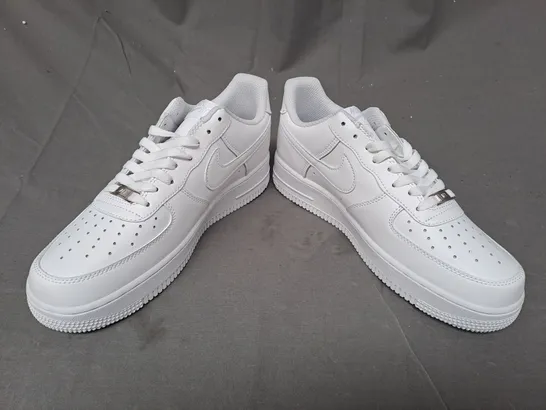 PAIR OF NIKE AIR FORCE 1 '07 SHOES IN WHITE UK SIZE 7.5