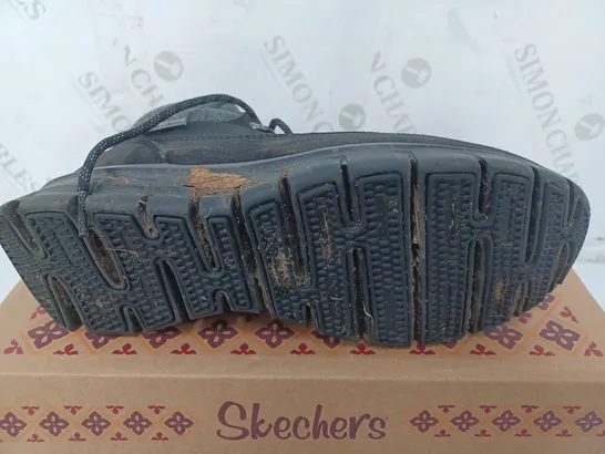 BOXED PAIR OF SKECHERS SYNERGY WARM BOOTS BLACK SIZE 4.5