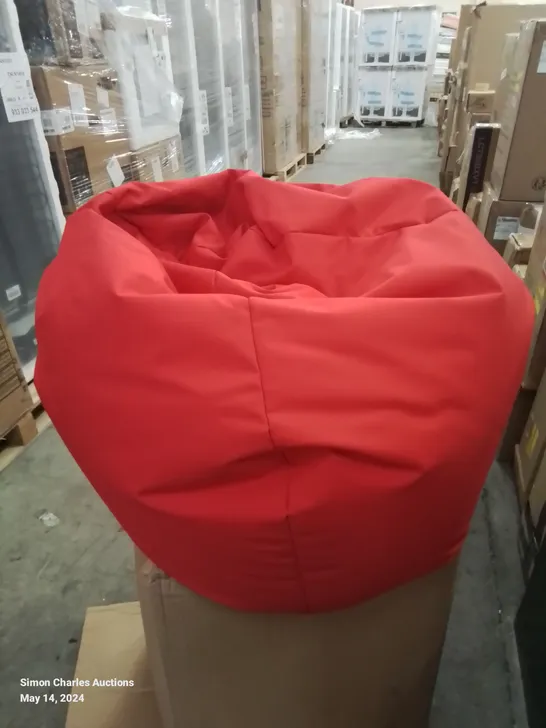 BOXED OUTDOOR FRIENDLY BEAN BAG CHAIR IN RED