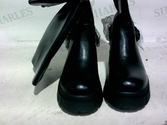 BOXED PAIR OF STEPHAN HIGH BOOTS (BLACK), SIZE 38 EU
