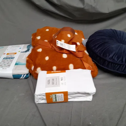 LARGE BOX OF ASSORTED ITEMS TO INCLUDE DUVET SETS, THROWS AND CUSHIONS