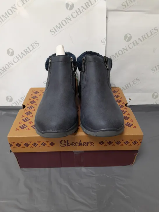 SKECHERS LADIES BLUE WITH FUR TRIM BOOTS SIZE 6