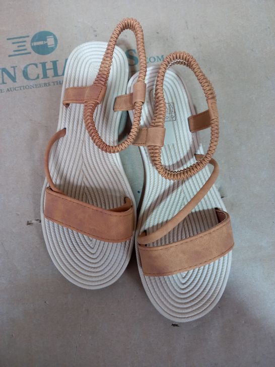 PAIR OF ROPE EFFECT SANDALS, EU SIZE 37