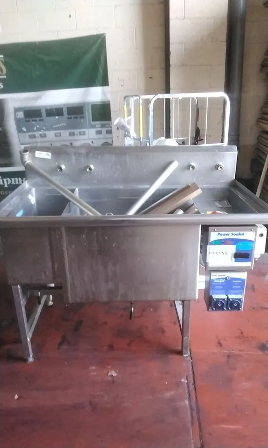 COMMERCIAL POWERSOAK WASHING STATION 