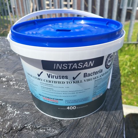 PALLET OF APPROXIMATELY 100 SETS OF 400 INSTASAN PRE-SATURATED MULTI-FURNACE CLEANING AND DISINFECTING WIPES
