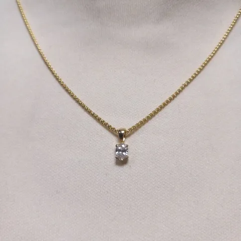 18CT YELLOW GOLD PENDANT ON CHAIN, SET WITH AN OVAL CUT DIAMOND