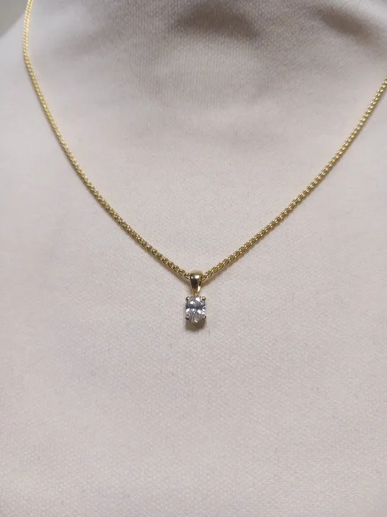 18CT YELLOW GOLD PENDANT ON CHAIN, SET WITH AN OVAL CUT DIAMOND