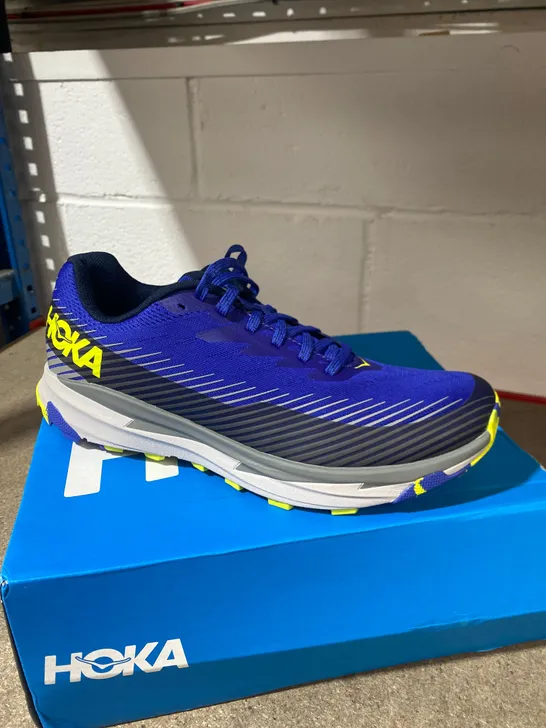 BOXED PAIR OF HOKA M TORRENT 2 BLUE TRAINERS SIZE 9.5