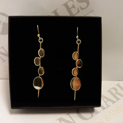 PAIR OF SILVER EFFECT DANGLE EARRINGS