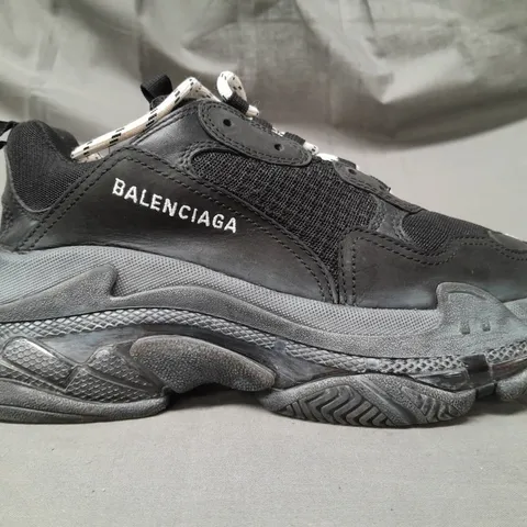 PAIR OF BALENCIAGA SHOES IN BLACK UK SIZE 6