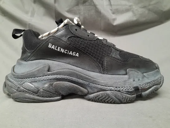 PAIR OF BALENCIAGA SHOES IN BLACK UK SIZE 6