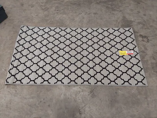 GARCENO MACHINE WOVEN GREY RUG // 80 X 150CM