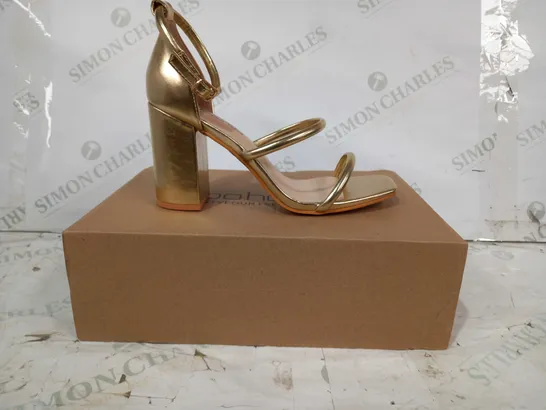 BOXED PAIR OF BOOHOO TRIPLE STRAP BLOCK HEEL SANDALS IN GOLD COLOUR EU SIZE 38