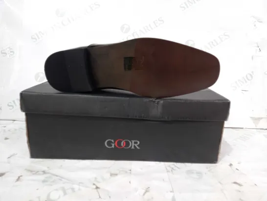 BOXED PAIR OF GOOR LEATHER LACE UP SHOES IN GLOSSY BLACK SIZE 3