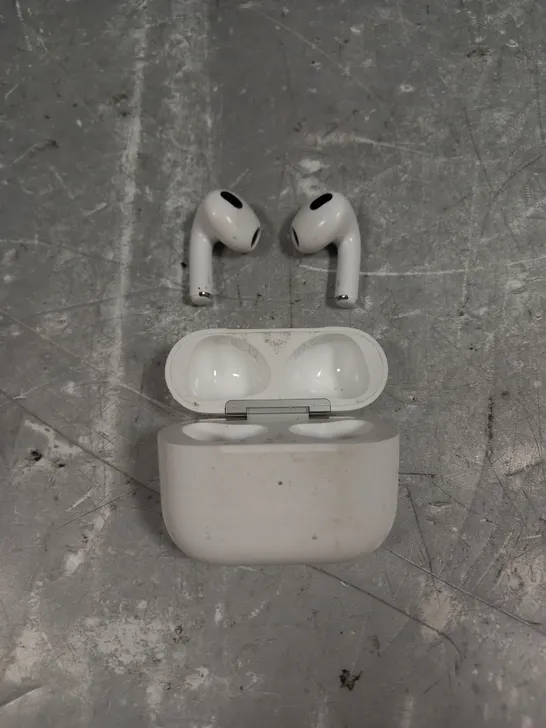 APPLE AIRPODS 3RD GEN A2566 IN WHITE