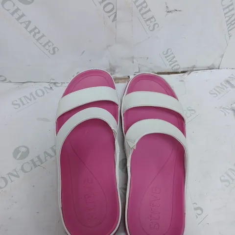BOXED PAIR OF STRIVE SANDALS IN WHITE/PINK SIZE 7