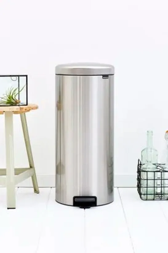 BOXED BRABANTIA NEWLCON 30 LITRE SOFT CLOSING PEDAL BIN - MATT STEEL (1 BOX)