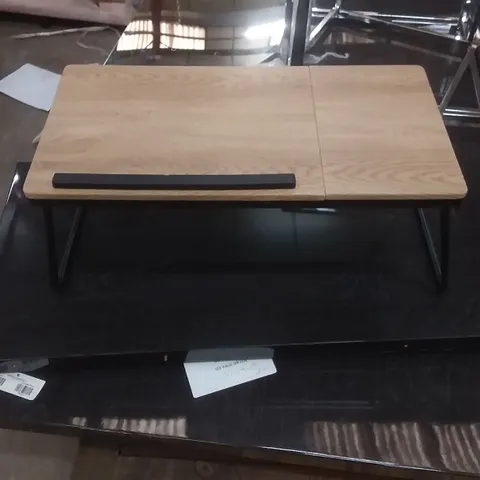 BOXED DAWSON LAPTOP STAND IN OAK EFFECT  - LITTLE DAMAGE ON THE LAPTOP HOLDER AS SHOWN ON IMAGE 