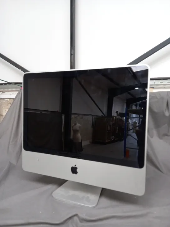 APPLE IMAC (A1224 EARLY 2008) CORE 2 DUO E8135 2.40GHZ	20 INCH