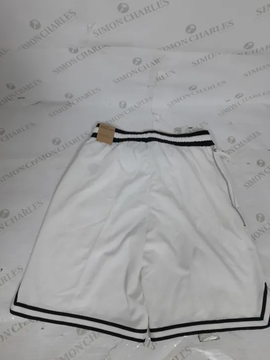 NIKE DRI-FIT LOOSE FIT KNEE LENGTH SHORTS IN BLACK AND WHITE SIZE M