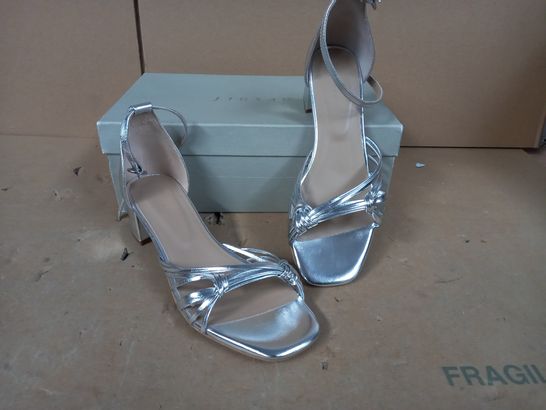 BOXED PAIR JIGSAW HEELS IN SILVER EFFECT SIZE UK 5