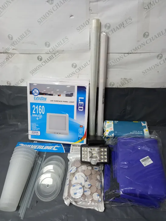 BOX OF APPROXIMATELY 10 HOUSEHOLD ITEMS TO INCLUDE - CANVAS POSTER - PLASTIC TUMBLERS - LED SURFACE PANEL LIGHT - ETC