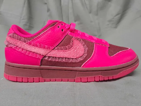 BOXED PAIR OF NIKE DUNK LOW SHOES IN PINK UK SIZE 5