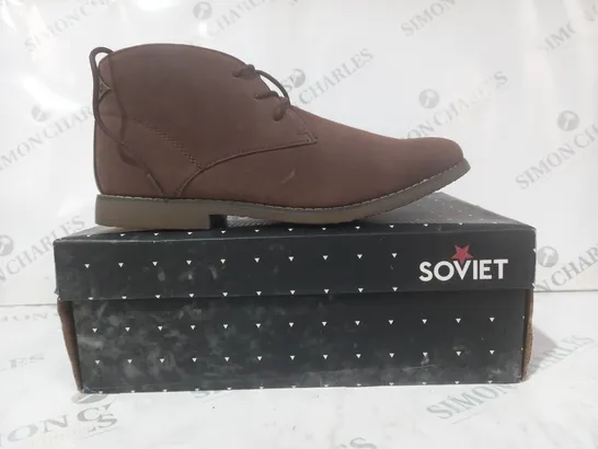 BOXED PAIR OF SOVIET DESERT SHOES IN BROWN UK SIZE 8.5