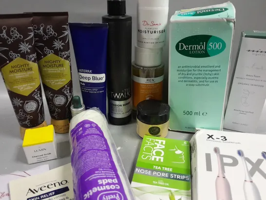 BOX OF APPROXIMATELY 15 COSMETIC ITEMS TO INCLUDE DERMOL 500 LOTION, DETOX FOAM, CHARCOAL SCRUB, ETC