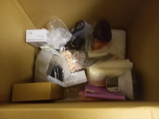 LOT OF ASSORTED HEALTH AND BEAUTY ITEMS TO INCLUDE NAIL ART 3-PIECE SETS, UNBOXED HAIR DRYER AND MAKE UP BAG