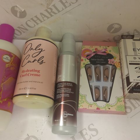 LOT OF APPROXIMATELY 20 ASSORTED COSMETIC ITEMS TO INCLUDE REVOLUTION HAIR STRENGTHENING CONDITIONER, ONLY CURLS HYDRATING CURL CREME, YTJ SALON QUALITY PRE-GLUED NAILS, ETC